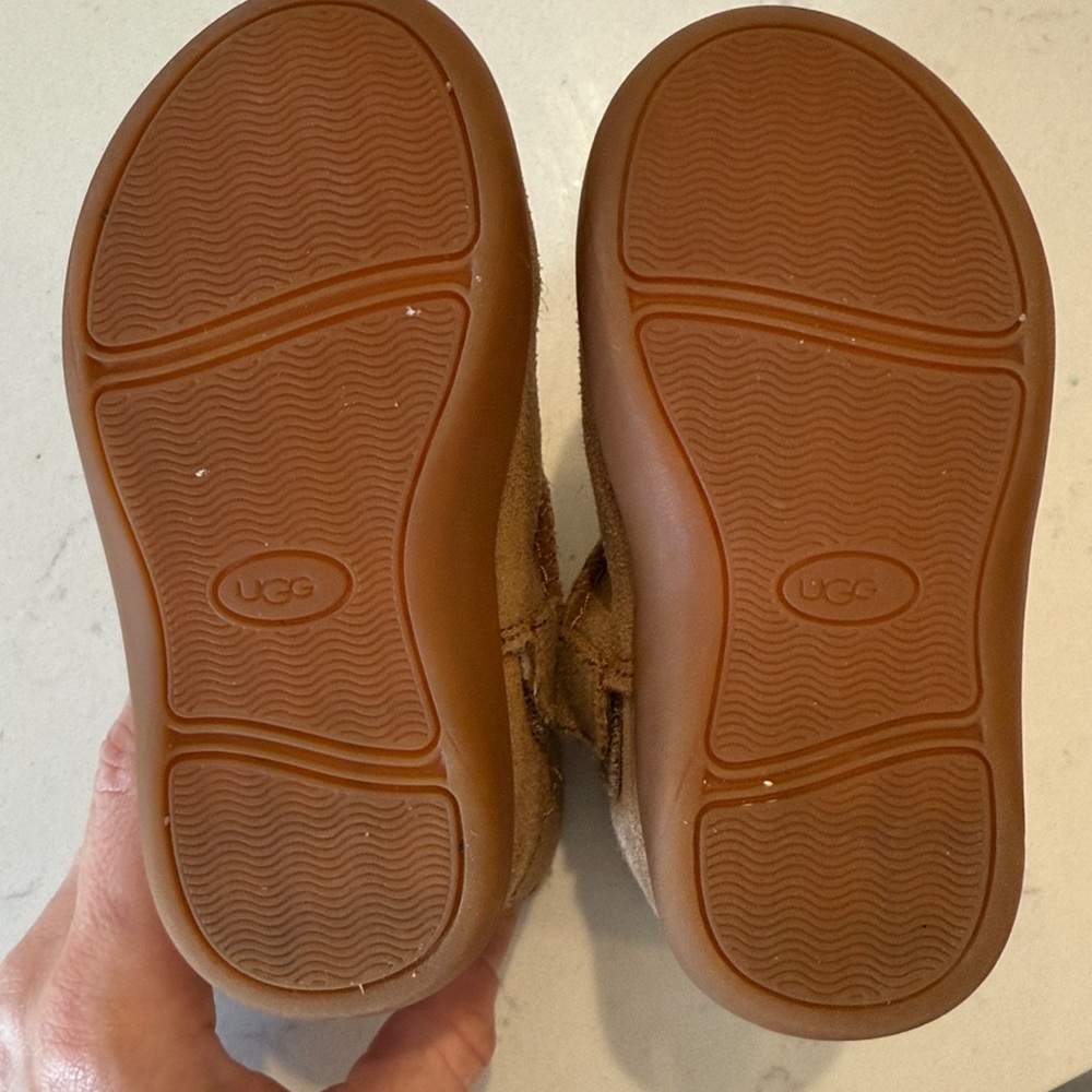 Toddler Uggs Size 6 - Picture 8 of 8